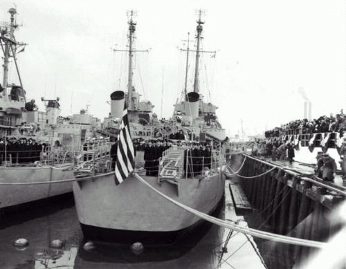 NA_Transfering_Eldridge_To_Greece.jpg (33437 bytes)